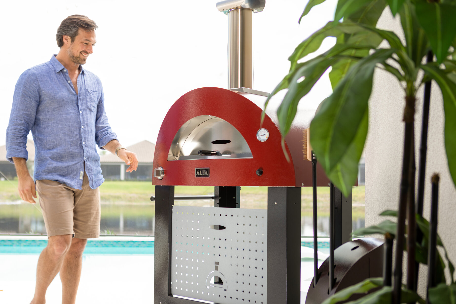 Moderno oven on support base by the pool