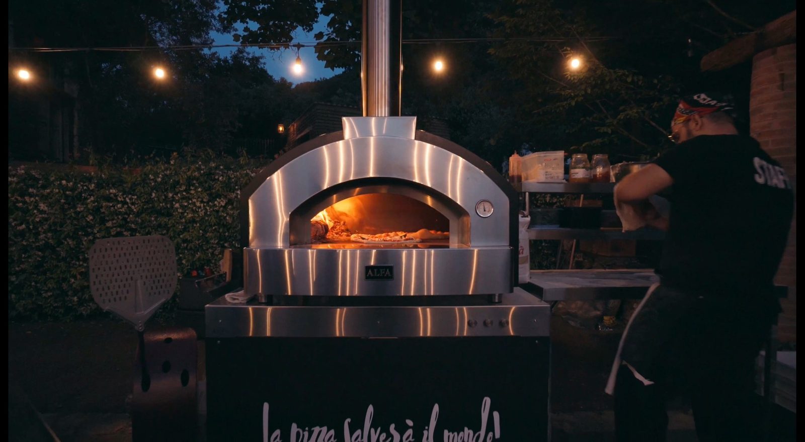 Quick wood-fired oven, lead photograph